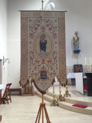 het vaandel van de bedevaart in de grote kapel in Heiloo