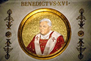 Mozaiek van paus Benedictus XVI in de Sint Paulus buiten de muren