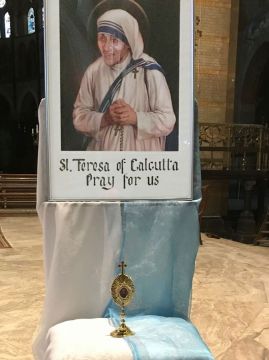 Relikwie Moeder Teresa in de kathedraal