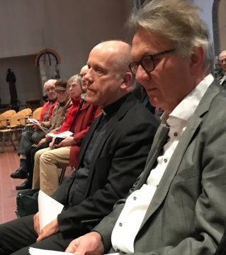 Vicaris Bruggink en Prof. dr. Piet van Midden