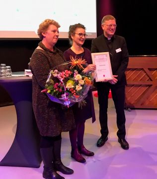 Op de Verus-Identiteitsdag won de Franciscus school uit Maarssenbroek de jaarlijkse prijs