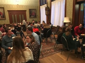 Amerikaanse katholieke studenten op bezoek in Haarlem