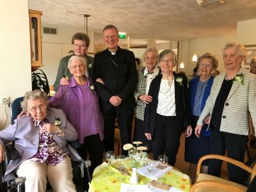 Zeven zusters Augustinessen 80, 70 en 60 jaar geprofest