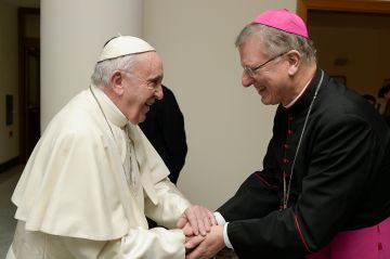 Bij paus Franciscus na de benoeming tot coadjutor