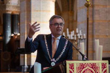 Burgemeester en Commissaris van de koning openen 'Geloof in geluk'
