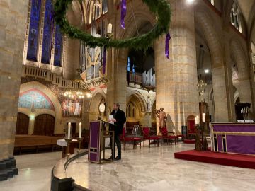 De vicaris-generaal opent de kerstviering