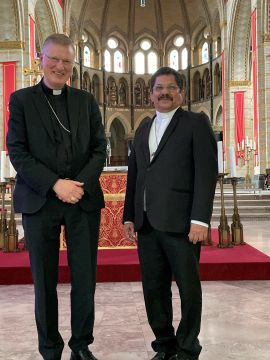 Bisschop Choennie van Suriname op bezoek