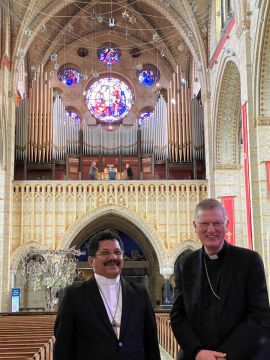 Bisschop Choennie van Suriname op bezoek