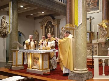 Het Mirakel van Amsterdam en verering van de Eucharistie in de loop der tijden