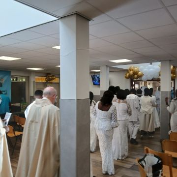 Candidates for confirmation entering the church